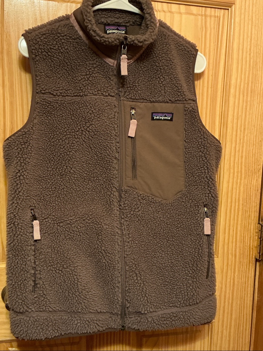Patagonia Women’s Tan Brown Sherpa Fleece Vest with Pink Accents